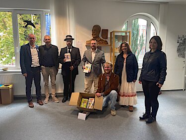 Gruppenbild in der Bibliothek von Nagykanizsa Gruppenbild in der Bibliothek von Nagykanizsa
